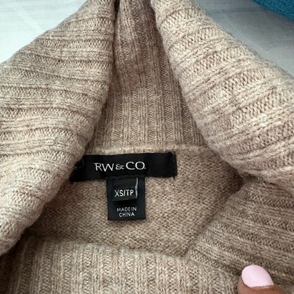 Set . If you get coat . Scarf is free. - Picture 13 of 14